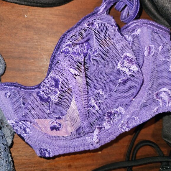 Large Bundle of Victoria's Secrets Lingerie - Picture 11 of 11